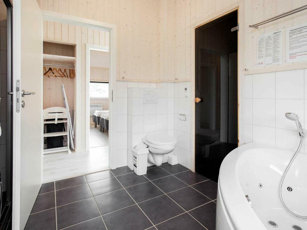 8 Person Holiday Home In Gro Enbrode Großenbrode Extérieur photo