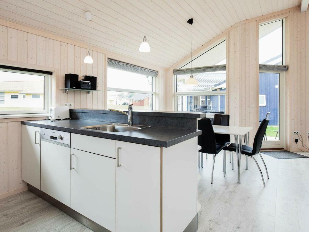 8 Person Holiday Home In Gro Enbrode Großenbrode Extérieur photo